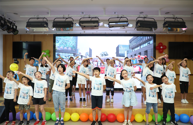 2019年8月17日，中天二建“我們都是追夢人”小候鳥公益夏令營圓滿落幕。