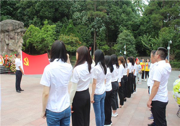 共筑百年夢(mèng)、轉(zhuǎn)型創(chuàng)未來(lái) ——中天八建開(kāi)展慶祝建黨100周年黨員活動(dòng)