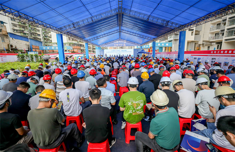 2024年6月15日，2024 年南寧市房屋市政工“安全生產(chǎn)月”啟動(dòng)儀式、應(yīng)急演練暨現(xiàn)場(chǎng)安全標(biāo)準(zhǔn)化觀摩會(huì)在中天八建南寧保利錦上項(xiàng)目成功舉行。