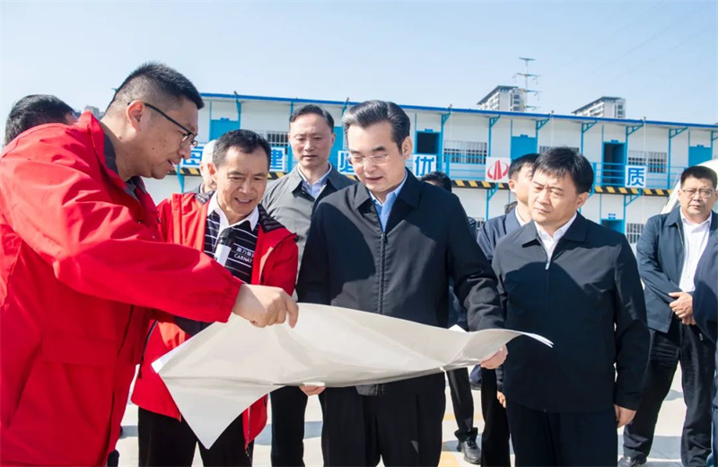 2024年10月30日，淮安市委書記史志軍帶隊視察了中天江蘇公司承建的“江蘇康乃馨高端織造和智能裝備制造一期項目”項目建設(shè)情況。